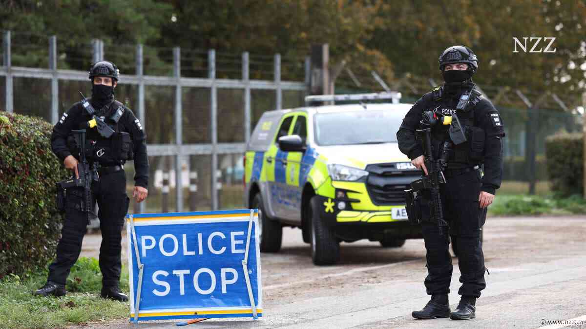 In der Dunkelheit tauchen maskierte Männer auf: Grossbritannien vereitelt einen mutmasslichen Terroranschlag