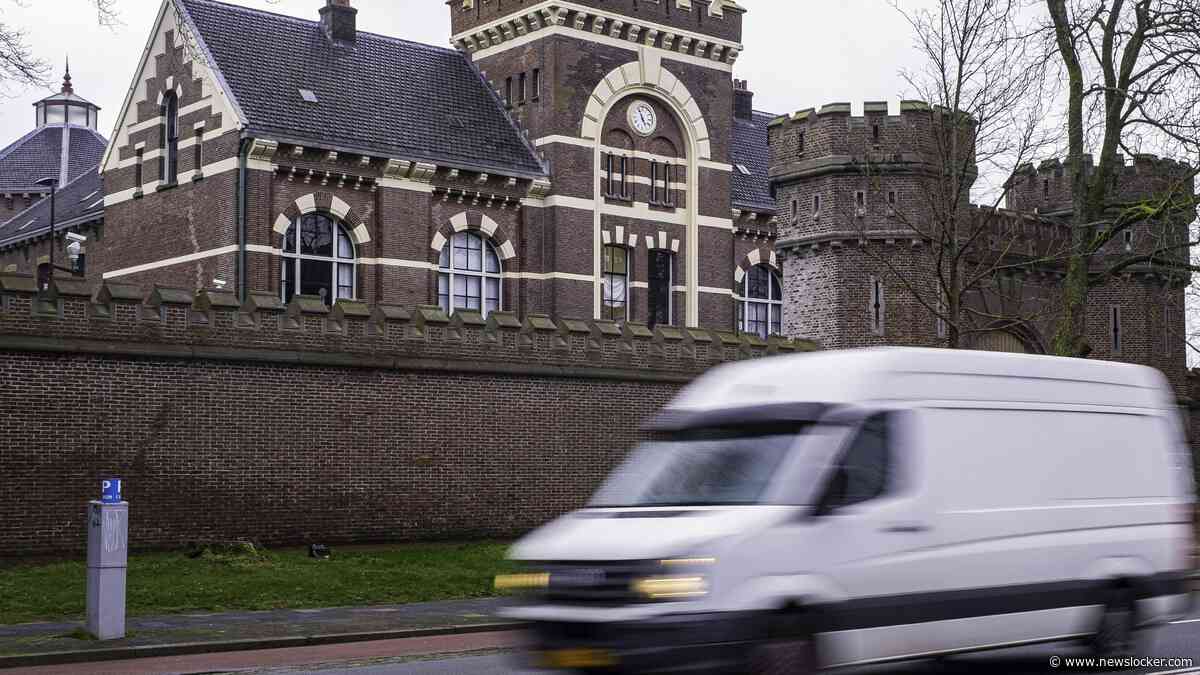 Patiënt steekt werknemer Groningse tbs-kliniek neer, gewonde mee in ambulance: ’Ontzettend geschrokken’