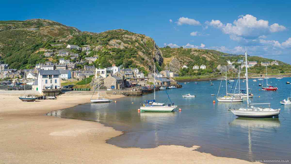 Beautiful Welsh seaside town where almost all pubs and cafes are independent