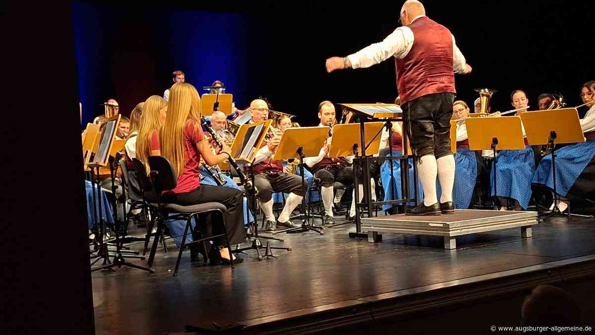Blasmusikserenade der Neuburger Stadtkapelle: Marschmusik, weit weg von jedem Umtata