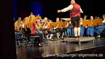 Blasmusikserenade der Neuburger Stadtkapelle: Marschmusik, weit weg von jedem Umtata