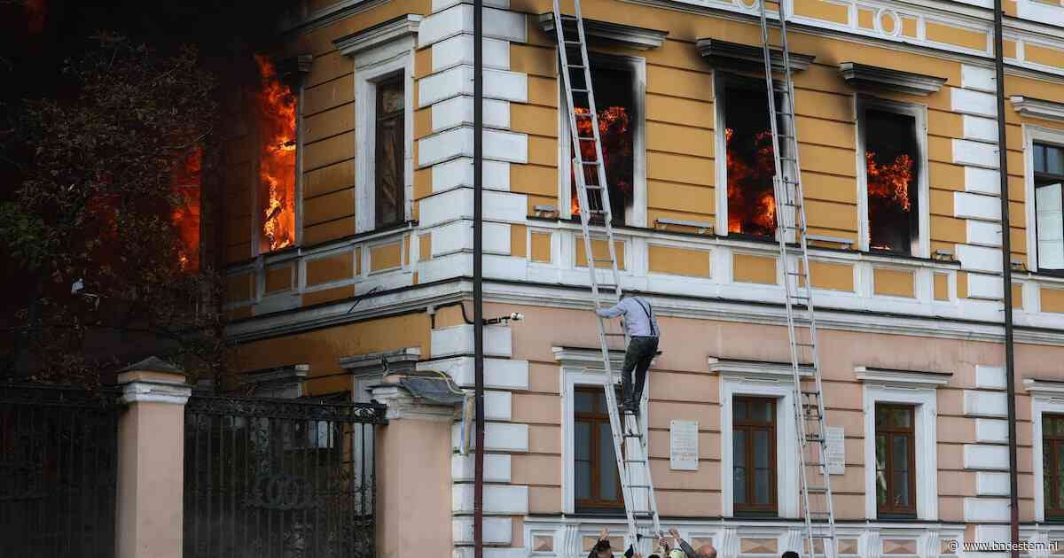 Live Oorlog Oekraïne | Grote branden in Kyiv na aanvallen, Academie van Wetenschappen geraakt
