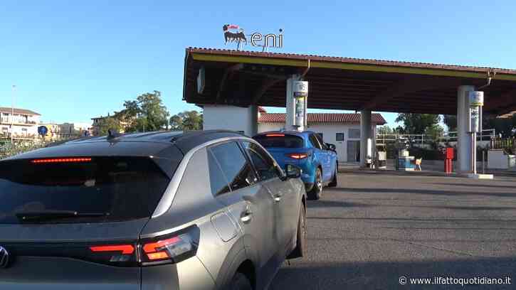 Tetto Eni ai carburanti: automobili in coda e distributori esauriti in diverse città