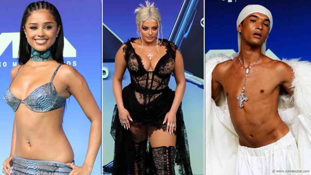 Blote buiken, kanten jurken en opvallende donssjaal: dit waren de opvallendste outfits van de MTV VMA’s
