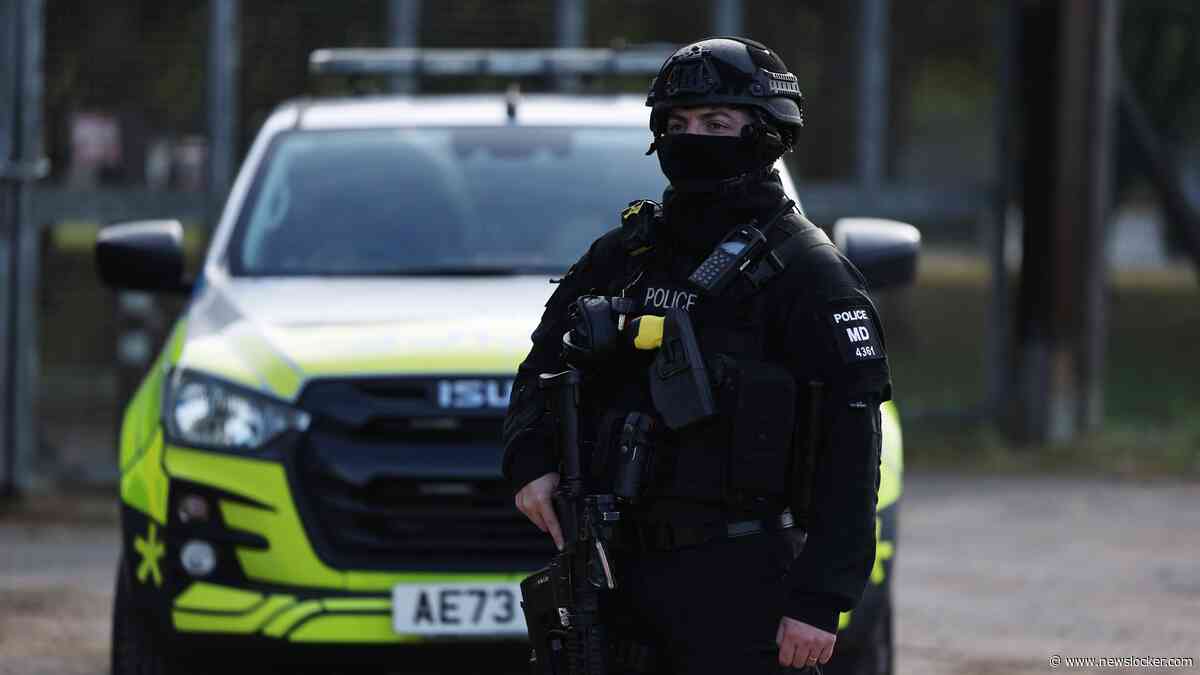Vijf opgepakte mannen bij mogelijke aanslag op Britse luchtmachtbasis zijn Britten: Twintigers uit Londen