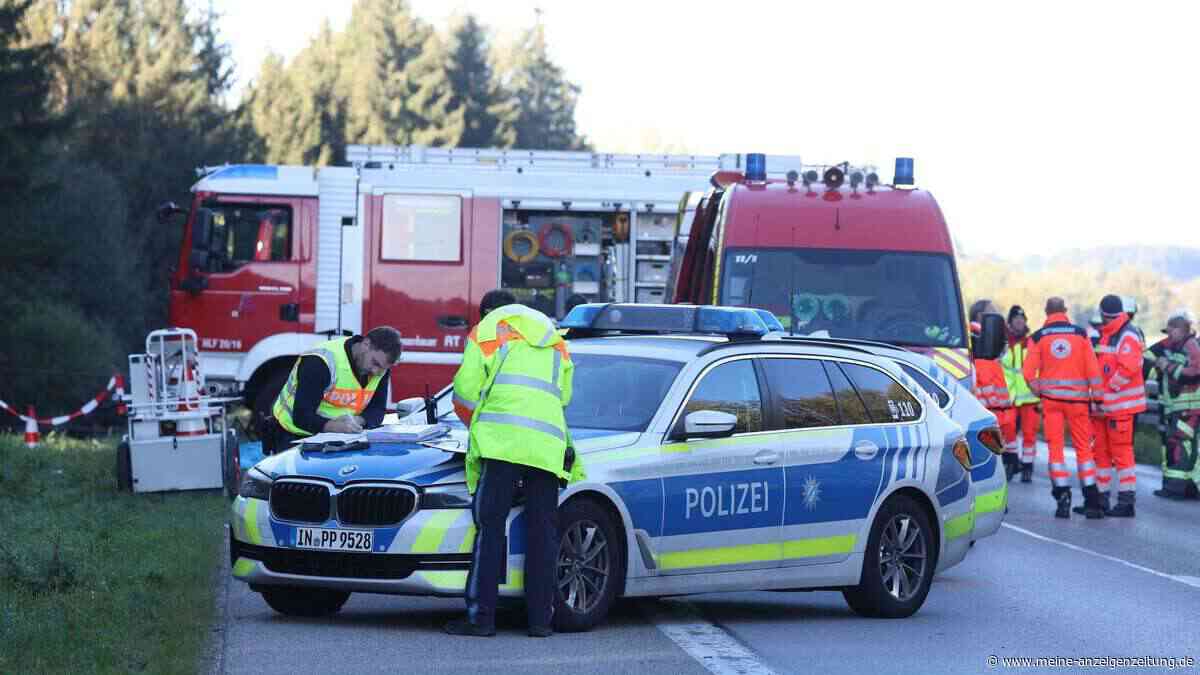 Fiat überschlägt sich im Straßengraben: 20-Jährige verletzt