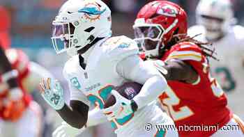 Kenneth Walker III has 2 TDs as Chiefs beat Dolphins 24-10 after De'Von Achane exits with injury