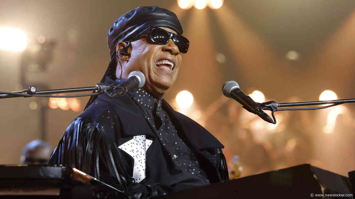 Stevie Wonder verrast fans: legende voegt vier nummers toe aan succesalbum ’Songs in the key of life’
