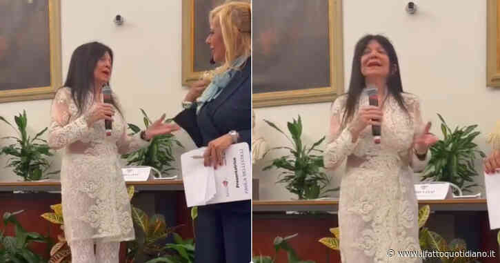 Stefania Nobile e Wanna Marchi premiate in Campidoglio con il “Premio Internazionale della Cultura”, scoppia la polemica: “Una cialtronata, complimenti alle istituzioni”