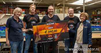 Nederlandse Metallica-fanclub maakt Voedselbank Zwolle blij met cheque