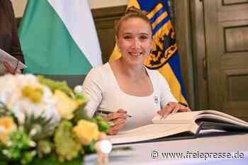 Rebekka Haase trägt sich erneut ins Goldene Buch der Stadt Chemnitz ein: „Bin noch nicht fertig mit dem Sport“