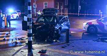 Achtervolging via Duitsland eindigt in crash in Enschede, bestuurder vlucht te voet