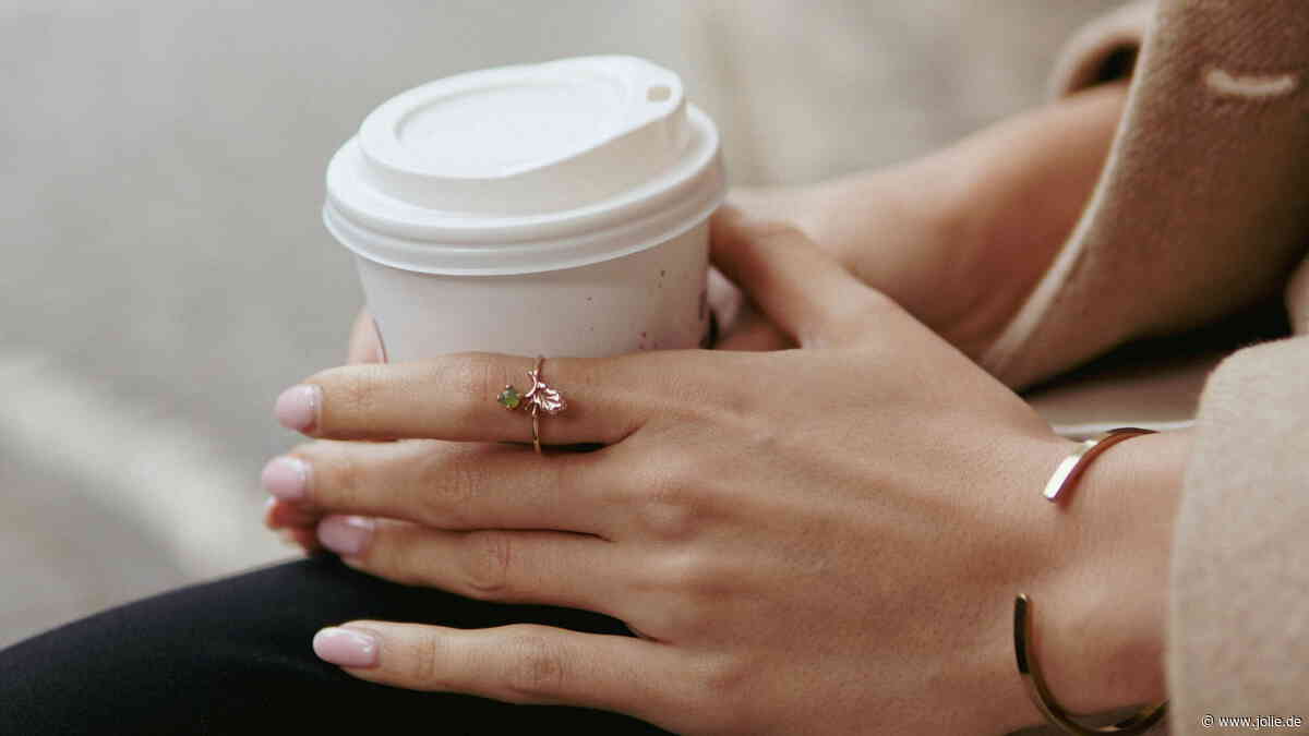 „Lavender Milk Nails” sind die eleganteste Maniküre für den Übergang zum Herbst