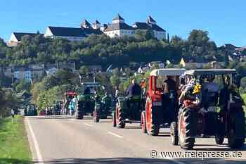 Erzgebirgsort Schellenberg feiert Traktoren, Oldtimer und gute Stimmung