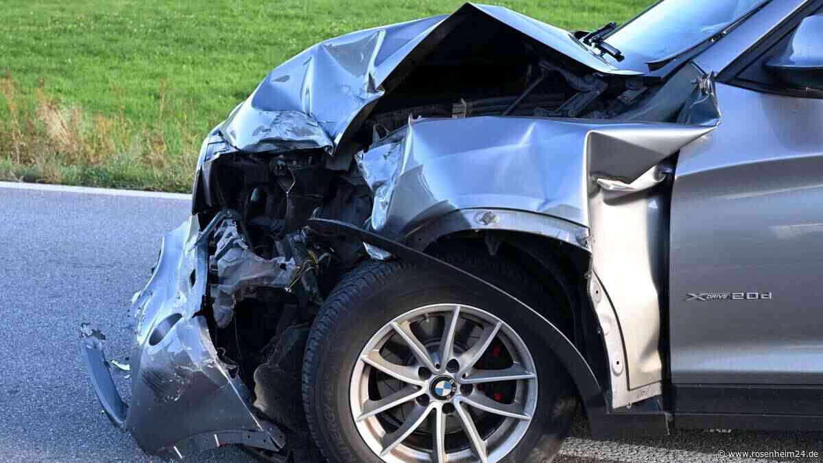 Bremsmanöver endet in Auffahrunfall: Autofahrer (74) bei Bad Feilnbach verletzt