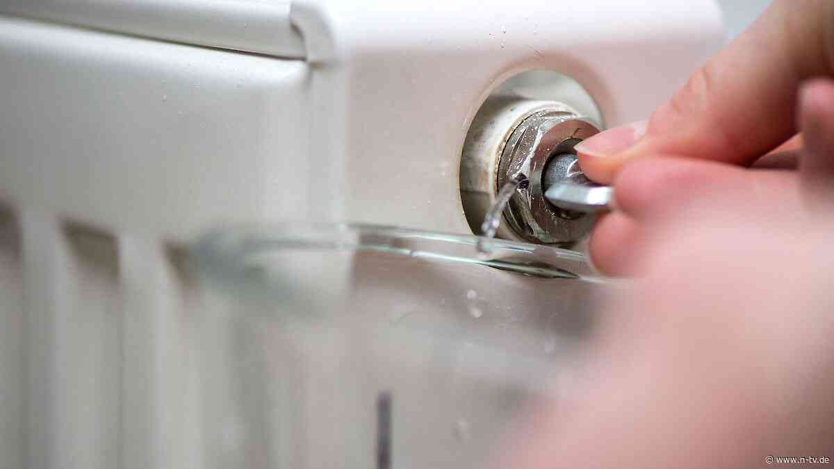 Start der Heizsaison: Luft raus: Auch Mieter können und sollten ihre Heizkörper entlüften