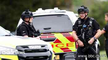 Five arrested as counter-terror police investigate major incident near RAF Fairford