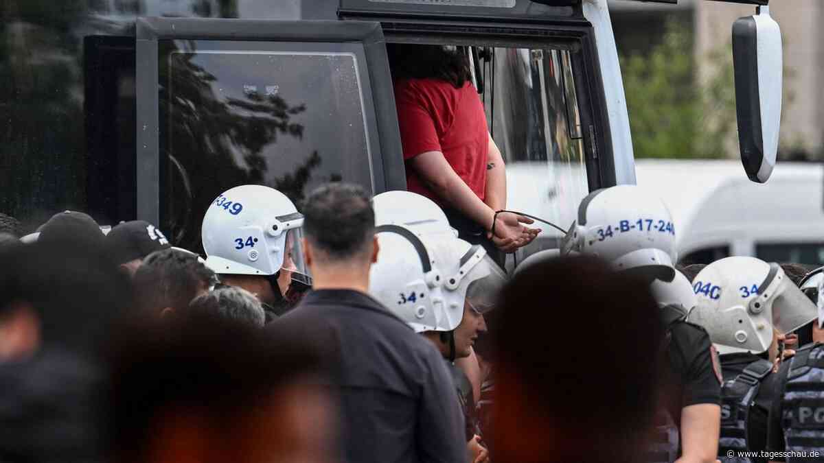 Türkei: "Gesellschaft soll Angst vor queeren Menschen bekommen"