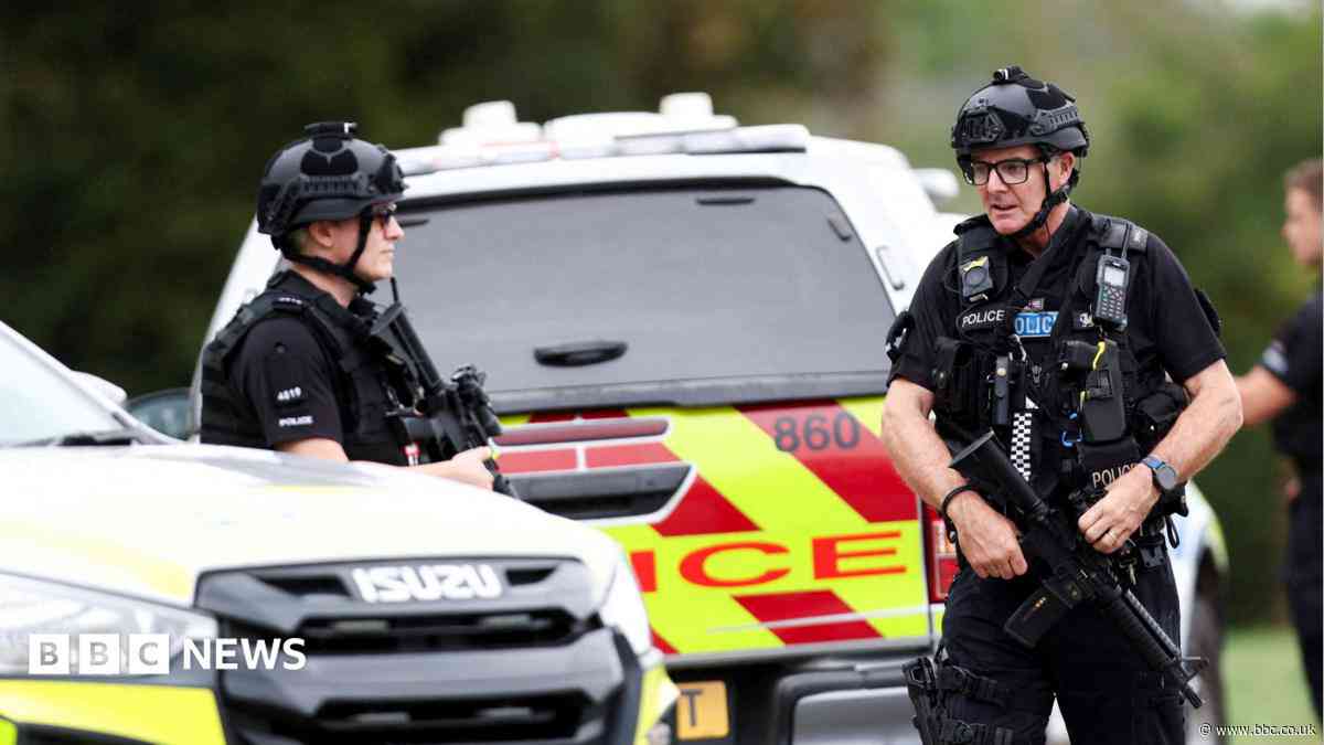 Five arrested as counter-terror police investigate major incident near RAF Fairford