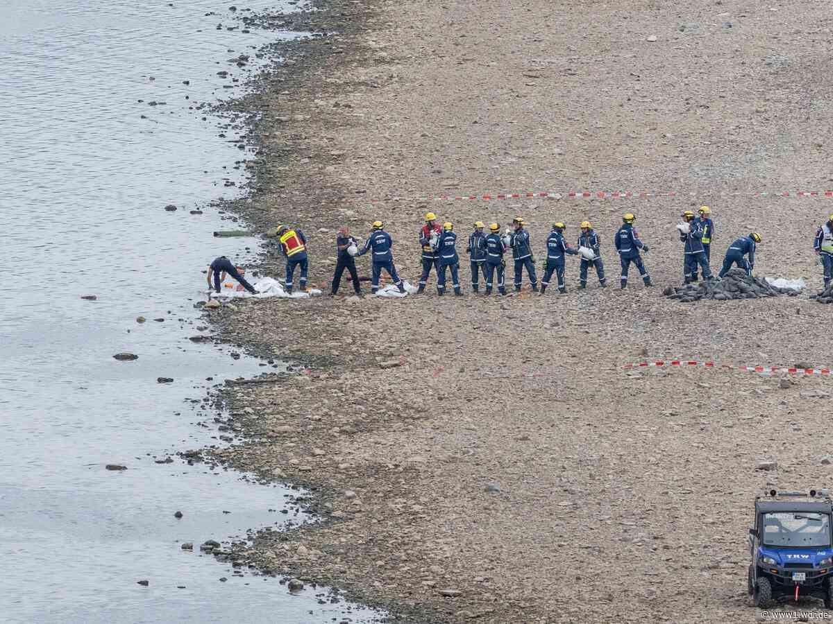 Niedrigwasser am Rhein: Gefährliche Funde im Rhein