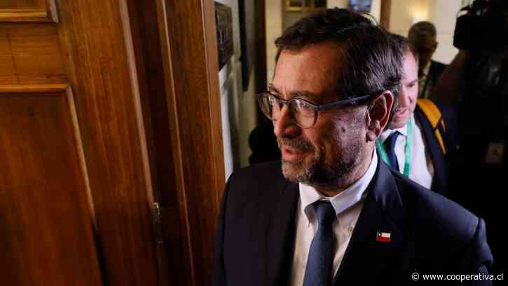 "¿Por qué no renuncia?", preguntó diputado PS al canciller al cierre de su interpelación