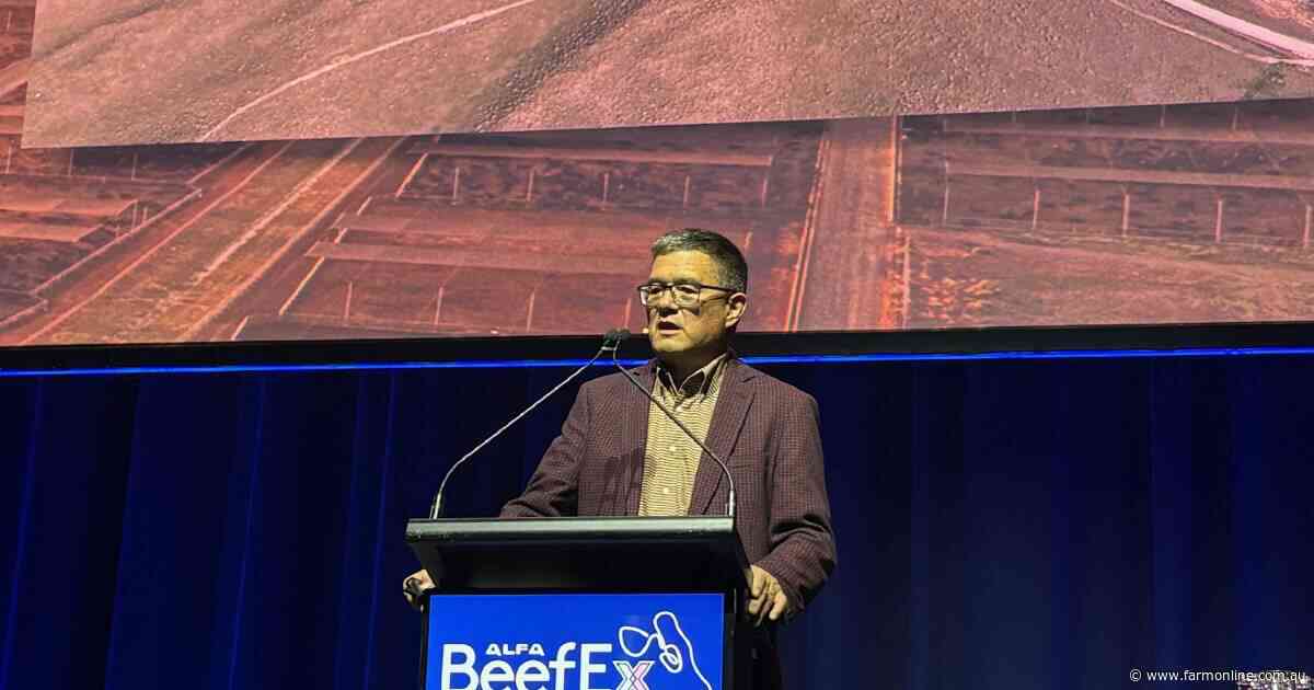 Bold new feedlot project handles 200,000 cattle with one feed mill operator