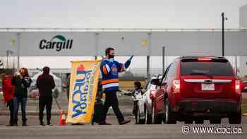 Alberta ‘failed’ beef plant workers amid COVID-19 outbreak in 'preventable tragedy': report