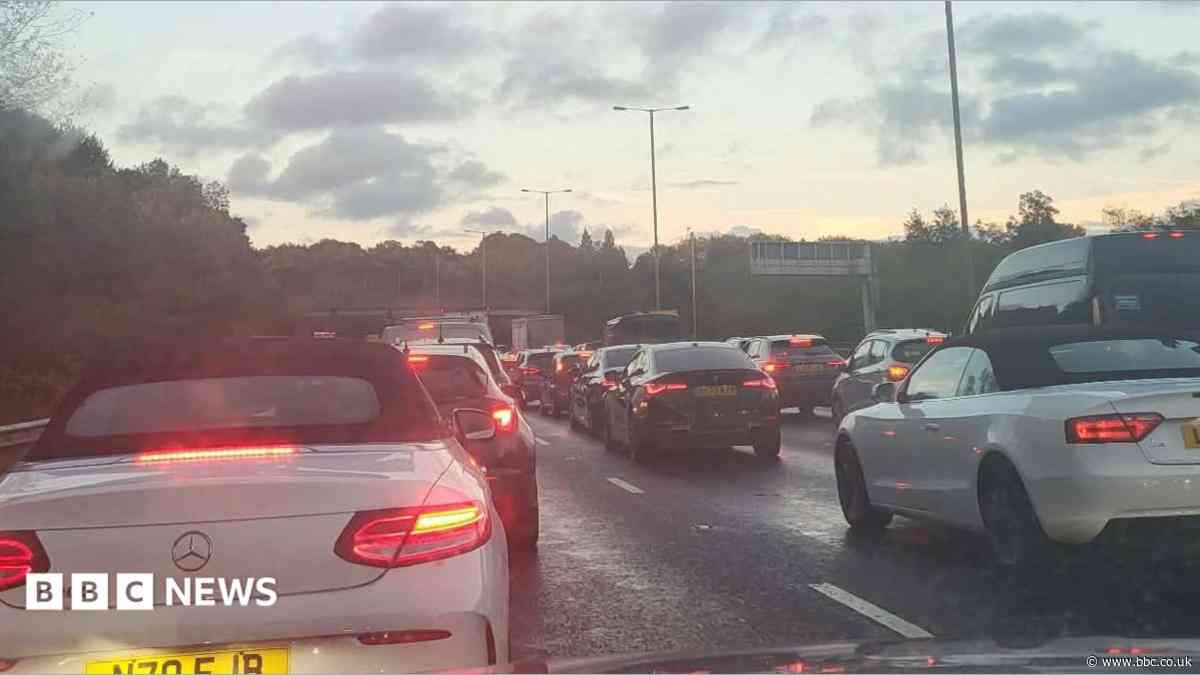 M60 closure leaves drivers stranded for hours