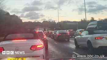 M60 closure leaves drivers stranded for hours
