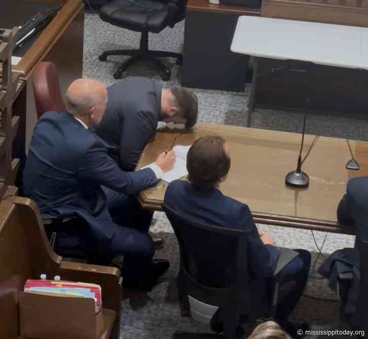 Jury clears 1 former Capitol Police officer  in a 2022 killing but can’t reach verdict on the other