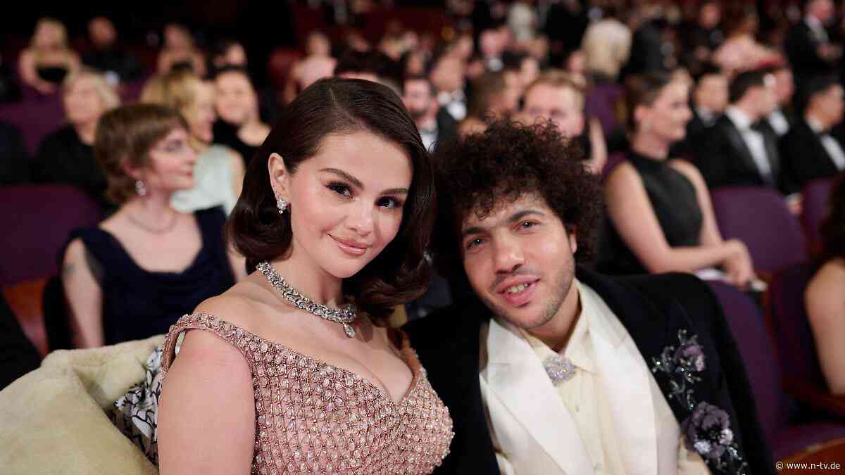 "Wahrscheinlich schon pelzig" : Selena Gomez und Benny Blanco feiern Hochzeitstag mit altem Kuchen 