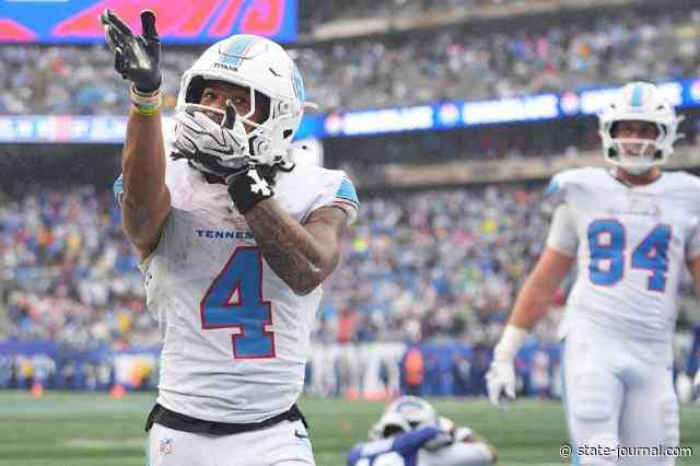 Robinson scores first TD as Titan