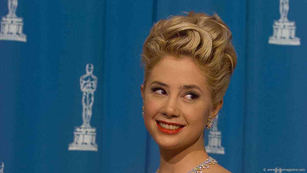 '90s star Mira Sorvino looks younger than ever in ageless photos ahead of 59th birthday