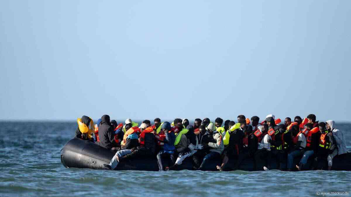 Tödliche Überfahrt im Ärmelkanal: Menschen auf Schleuserboot „zusammengedrängt und zerdrückt“
