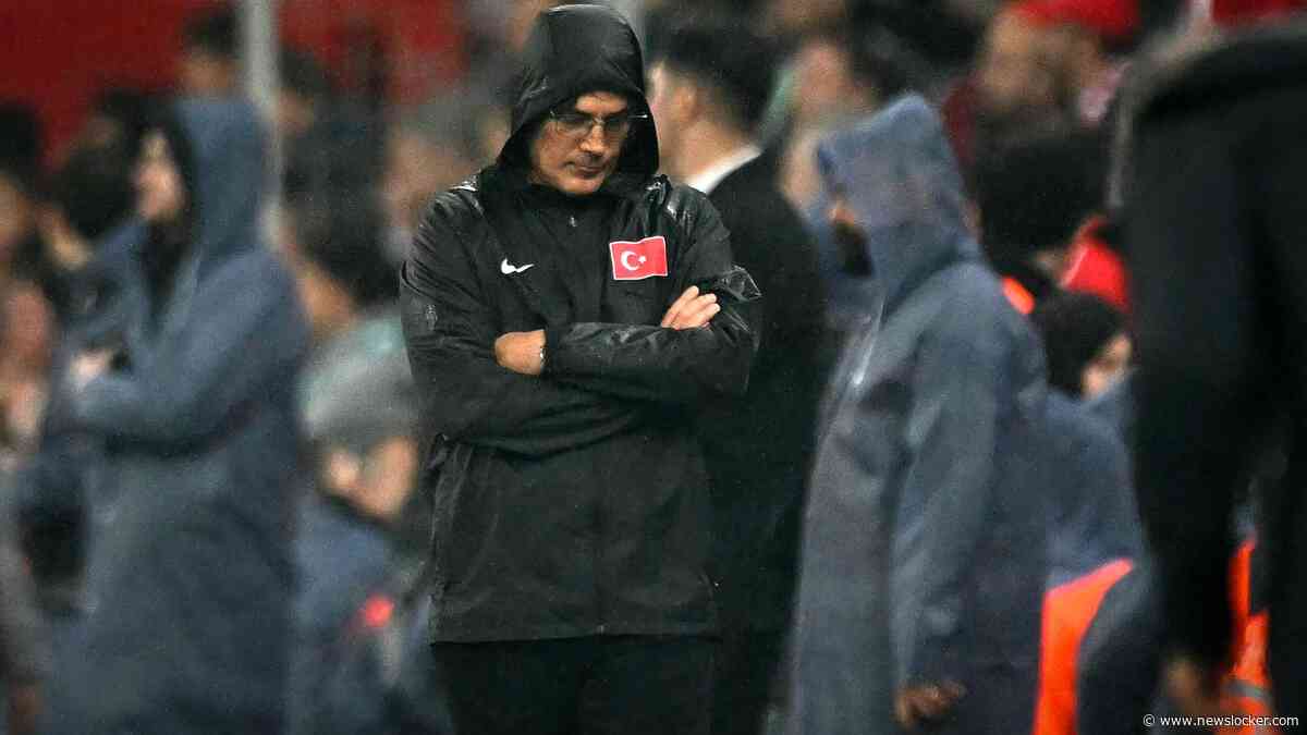 Fans Turkije roepen tijdens vernedering om ontslag bondscoach: ’Het is terecht dat ze ons uitfluiten’