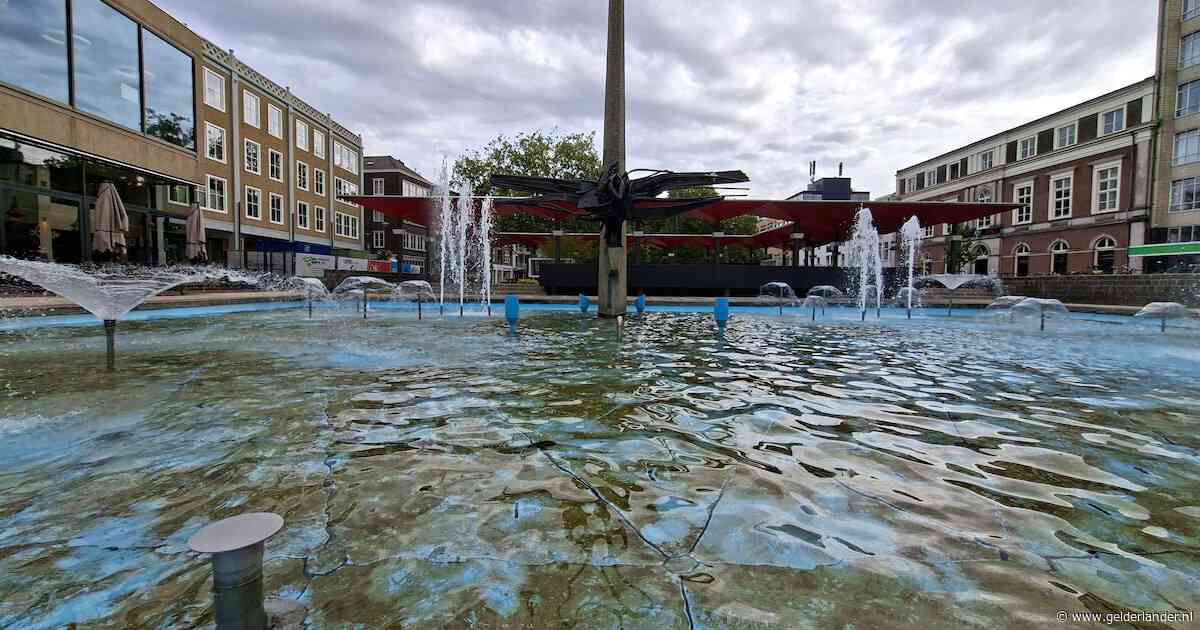 Groene aanslag ontsiert AKU-fontein in Arnhem: dit is er aan de hand