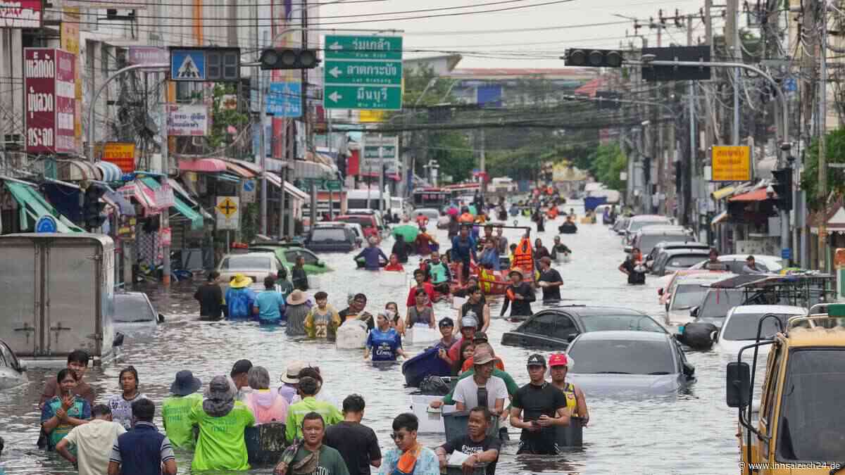 Flut-Katastrophe in Bangkok: Soldaten schleppen Koffer, Flüge nach Deutschland gestrichen