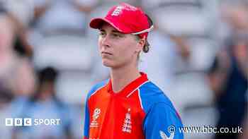 Surrey sign England all-rounder Kemp on multi-year deal