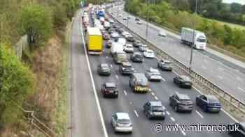 M25-M40 traffic: Motorways at standstill after horror lorry crash at junction