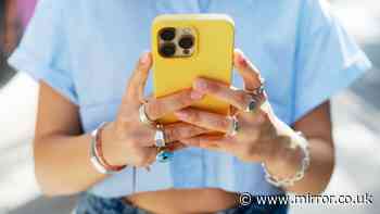 Security expert shares one-minute phone check everyone should do before leaving the house