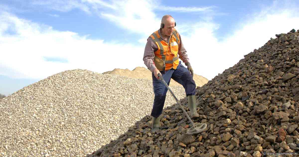 Tussen de ‘afvalbergen’ deed Wil een ontdekking die niemand had verwacht: ‘Ik ben een dark horse binnen de archeologie’