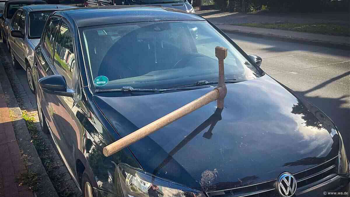 Spitzhacke in der Motorhaube: Wer hat diesen VW Polo so zugerichtet?