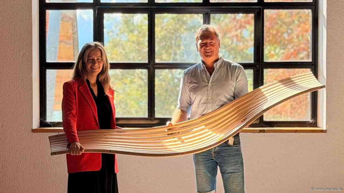 „Schweben wie ein Mobile in der Luft“: Holzliegen von Zimmerer aus Oberbayern werden zu Kunst