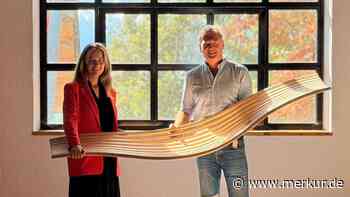 „Schweben wie ein Mobile in der Luft“: Holzliegen von Zimmerer aus Oberbayern werden zu Kunst