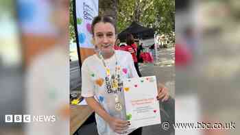 Teen completes hospital abseil after knee surgery