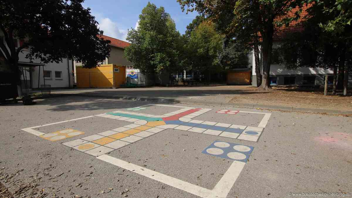 Papenteich: Wie kommen die riesigen Hakenkreuze auf zwei Schulhöfe?