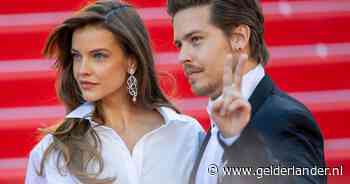 Acteur Dylan Sprouse en model Barbara Palvin verwelkomen eerste kindje