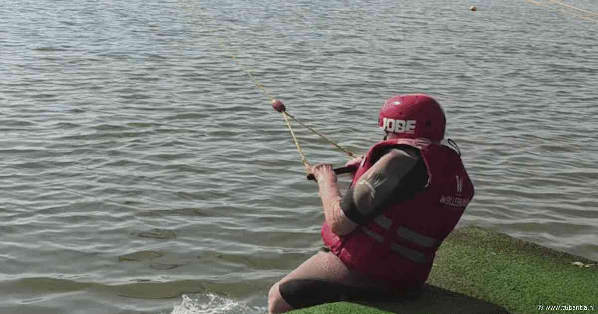 Ze belandde meermaals op de spoedeisende hulp, maar Wilma (92) blijft waterskiën: ‘Er is geen stoppen aan’