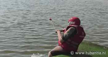 Ze belandde meermaals op de spoedeisende hulp, maar Wilma (92) blijft waterskiën: ‘Er is geen stoppen aan’