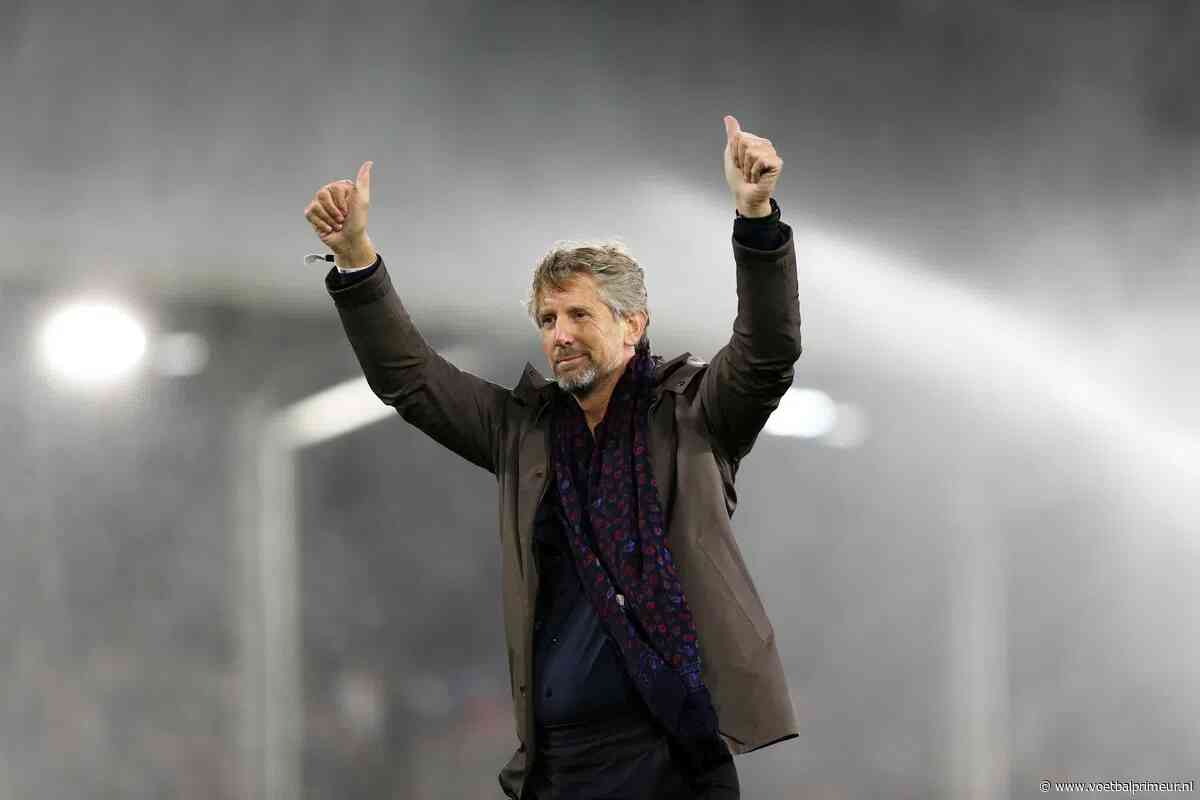 Edwin van der Sar duikt op als voetballer en traint mee bij Nederlands team